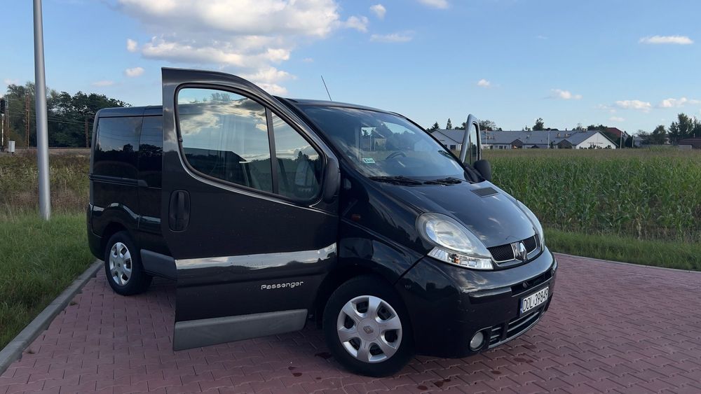 Renault Trafic Renault Trafic Vivaro Passenger 9 osobowy, bogata wersja/duża navi/hak