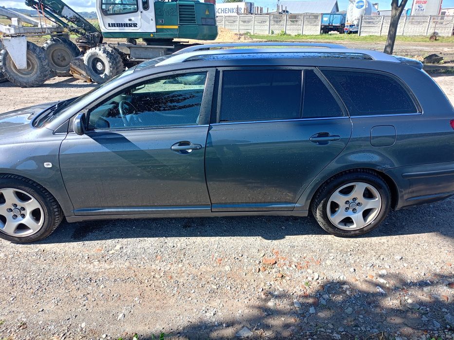 Sprzedam Toyotę Avensis t25