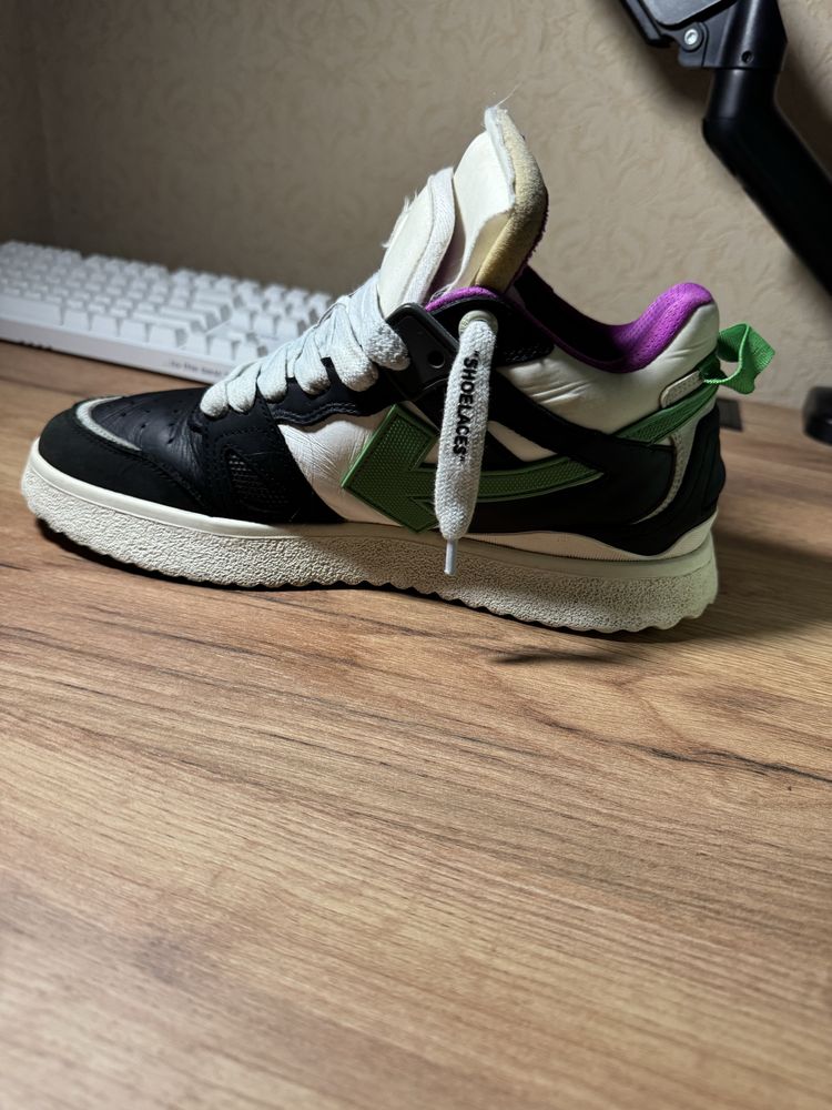 Off white sponge
