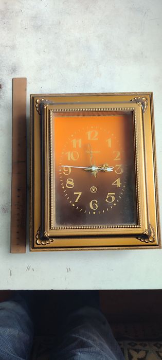 Годинник настінний