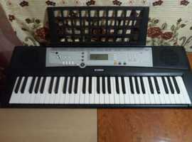 Сентезатор YAMAHA YPT-200