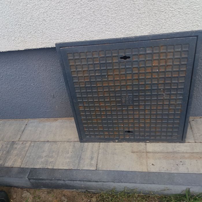 Właz kanalizacyjny kwadratowy 60x60 żeliwny