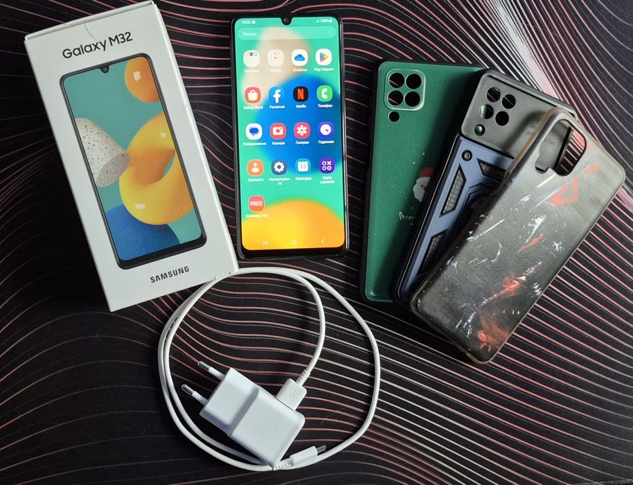 Смартфон Samsung Galaxy M32 + чохли