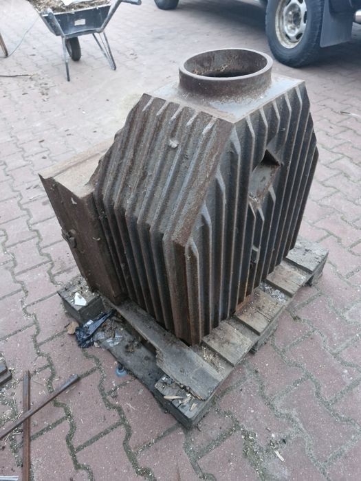 Kominek żeliwny TARNAVA  na budowę, do garażu 200 kg