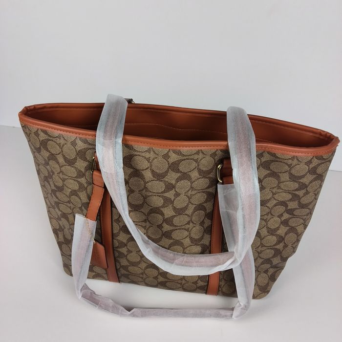 Bolsa de mao elegante e prática