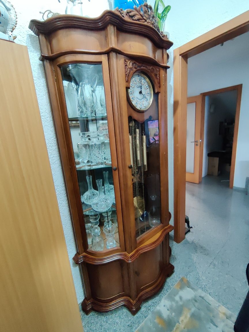 Relógio de pé alto
