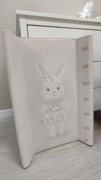 Przewijak  z zabezpieczeniem na łóżeczko