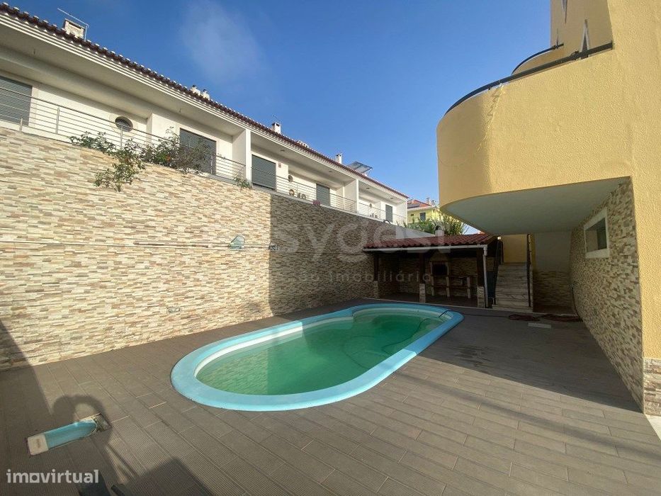 Excelente Moradia Isolada T3+1 com piscina situada em Pinhal Novo