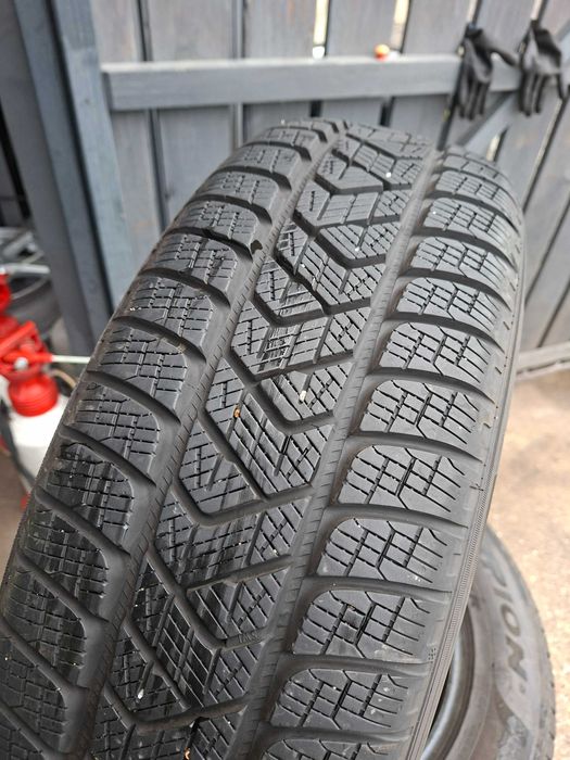 [Z13] OPONY ZIMOWE 17'' 215/65R17 103H PIRELLI Scorpion Winter.