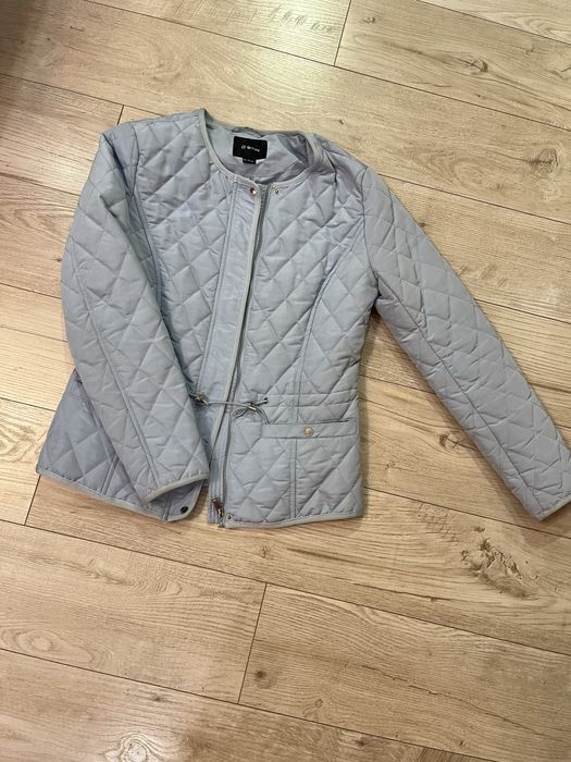 Жіноча куртка демі вітровка S 36 р