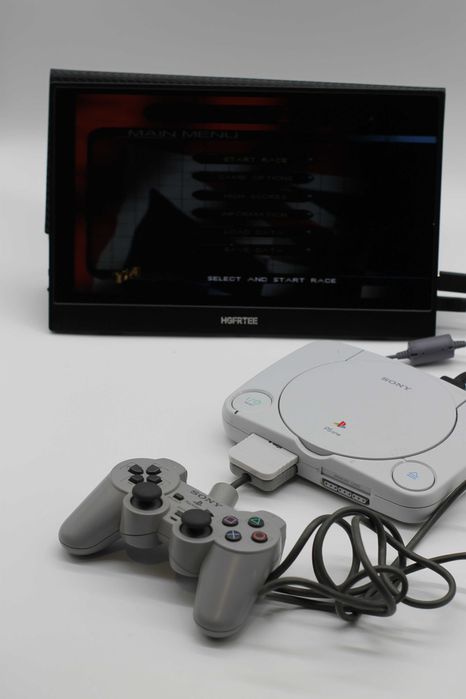PlayStation One (PS1) Toca 2 gra – kultowa konsola retro