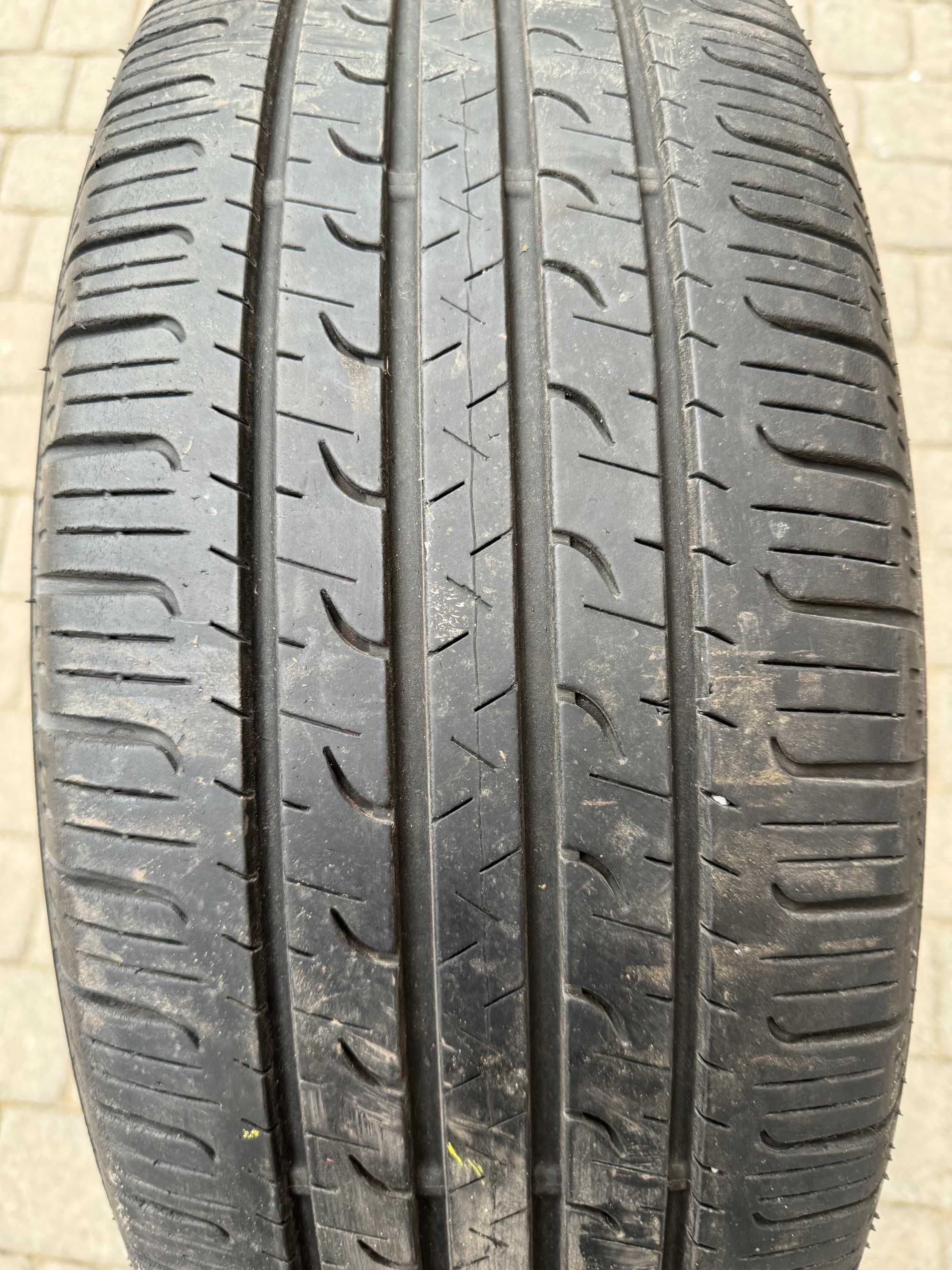 Opony Goodyear EfficentGrip 225/55R19 99V - komplet