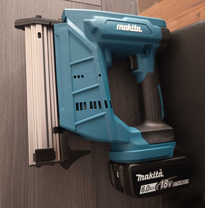 Gwoździarka Makita DFN350G wyprzedaż