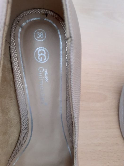 Sapato fechado cor neutra