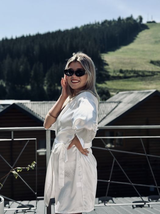 Чудовий халат із ранку нареченої