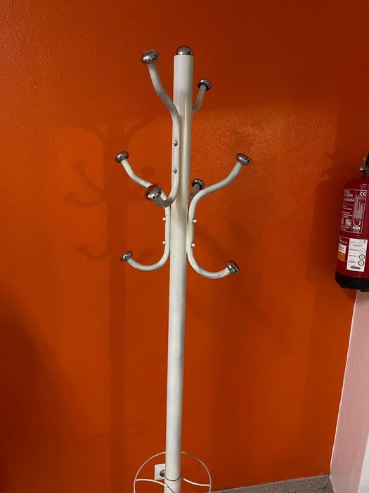 Bengaleiro para chapéus de chuva e casacos