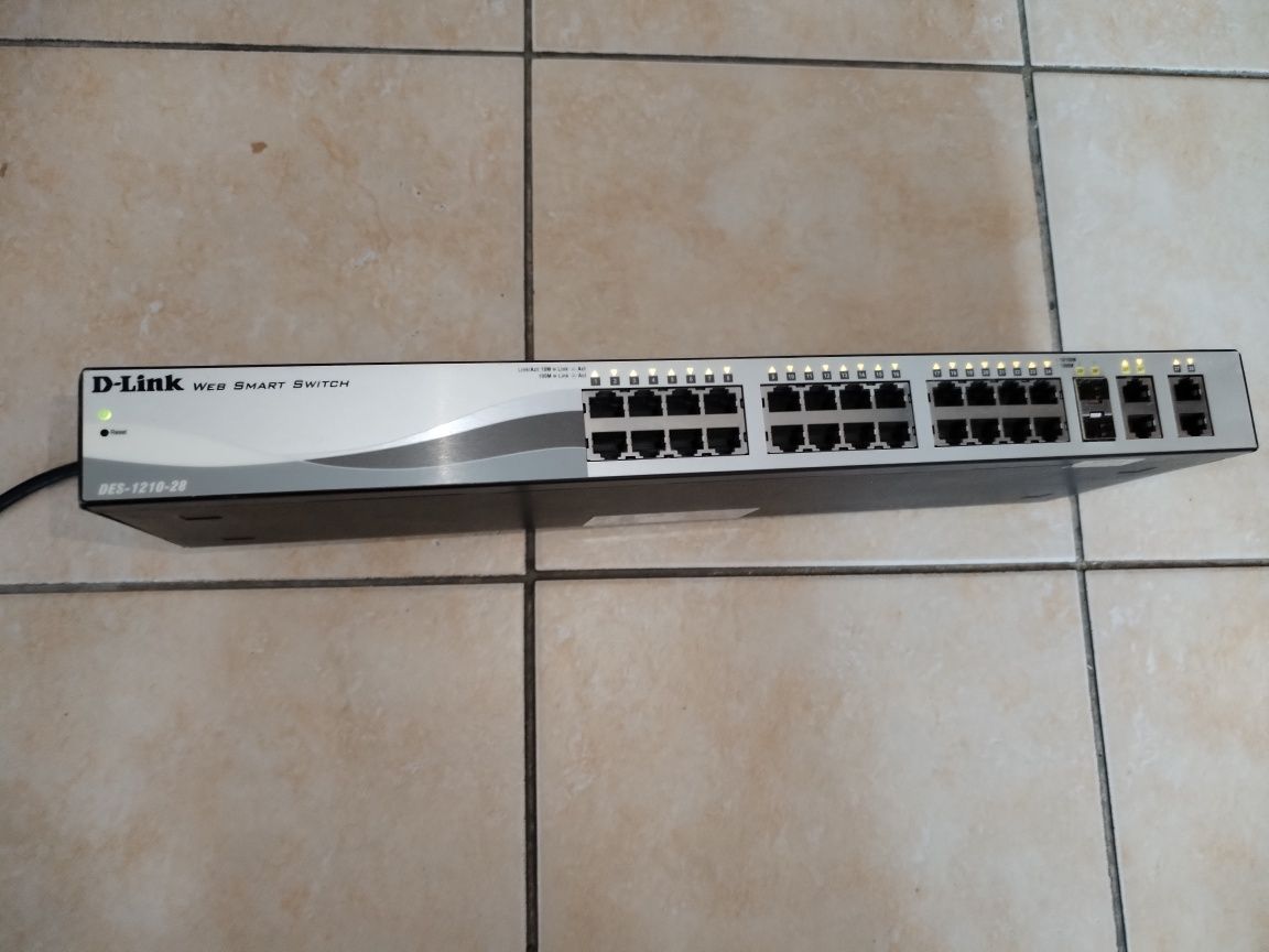 /Свіч / Switch /Комутатор D-Link DES 1210 28
