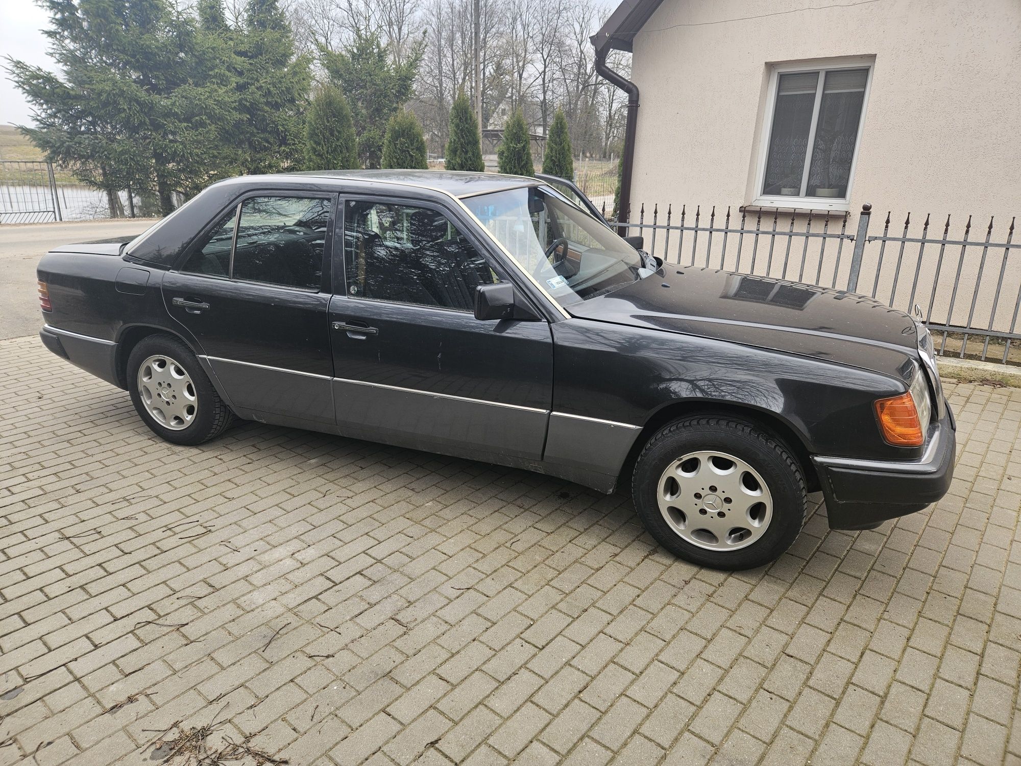 Mercedes-benz w124