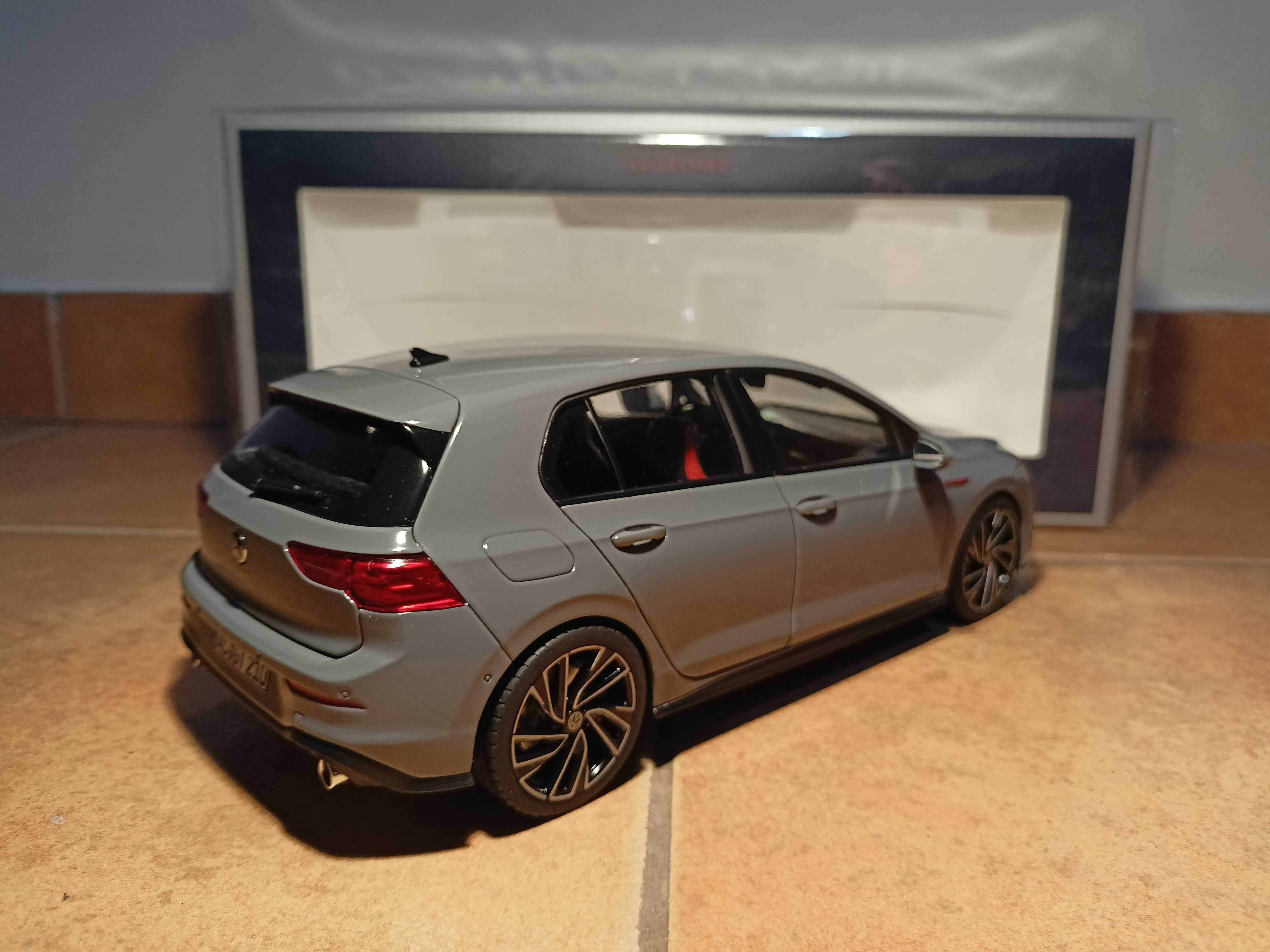 Volkswagen Golf GTI 2021 model w skali 1:18 Norev/otwierane elementy