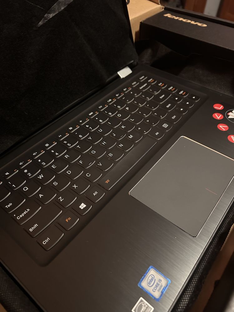 Laptop dotykowy Lenovo Yoga 700