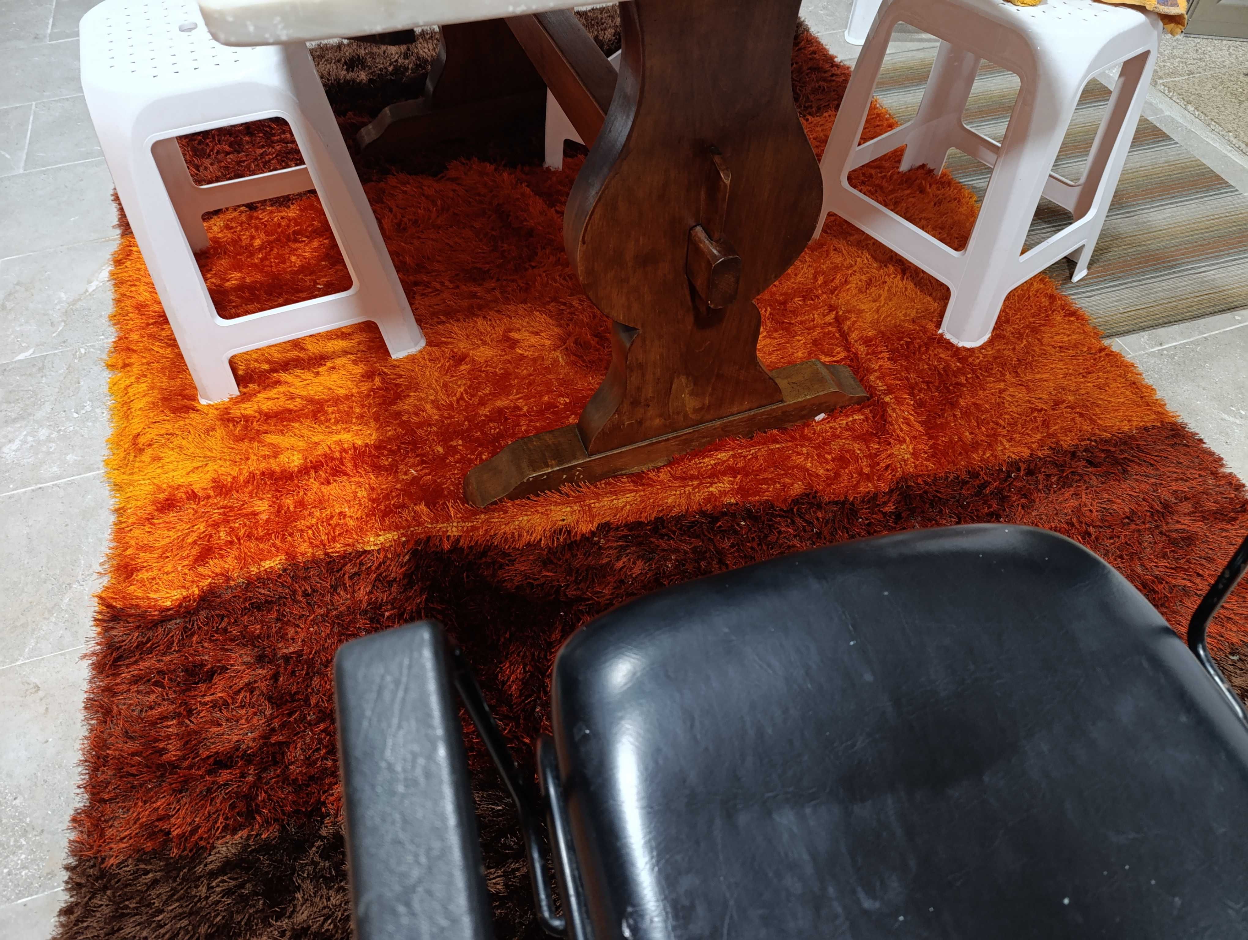 Mesa  em  mármore