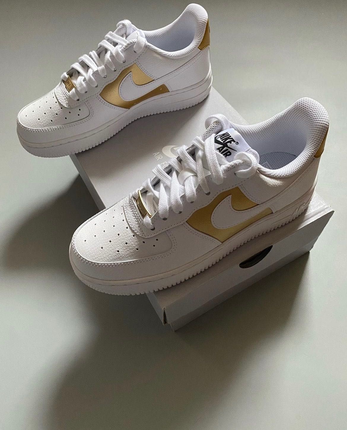 Buty Nike Air Force 1 Low White Bronze r.38,5 + Dodatki