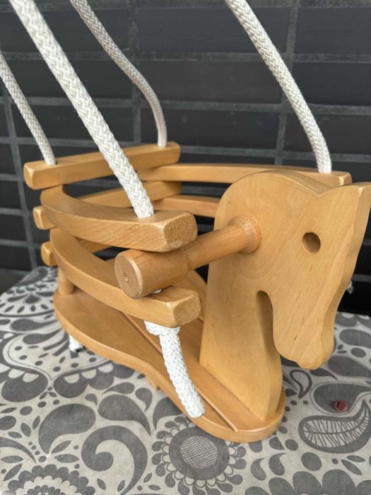 Huśtawka drewniana konik