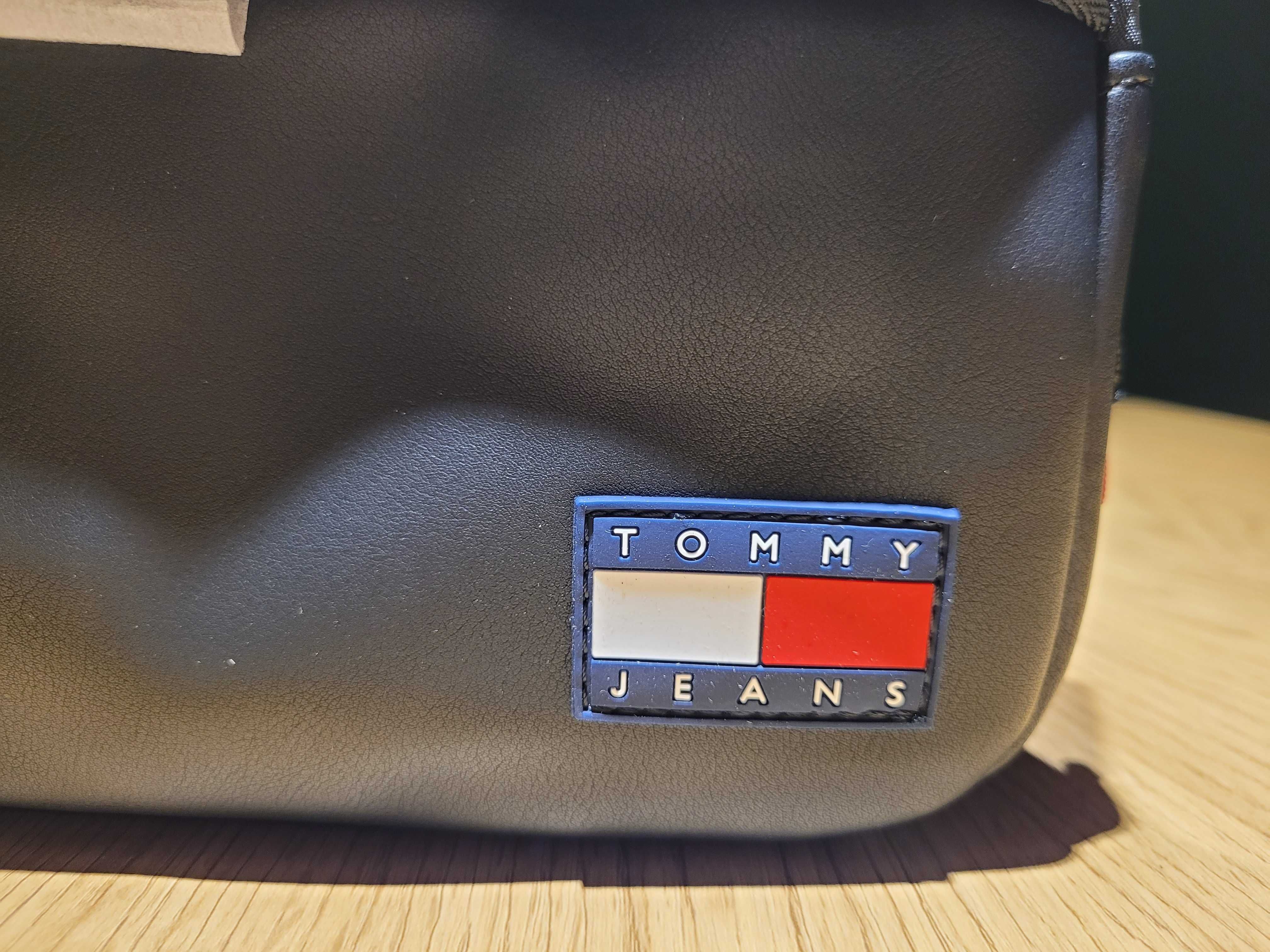 Tommy Hilfiger saszetka / kufer Czarna