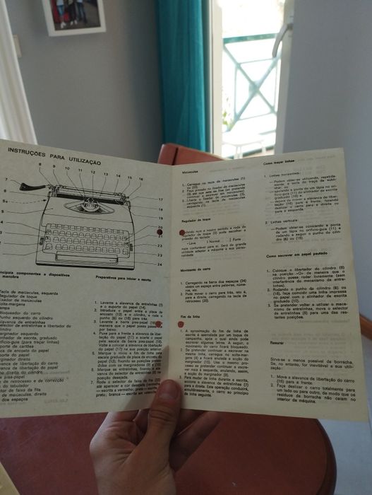 Máquina de escrever antiga Messa 2002, em perfeitas condições, limpa