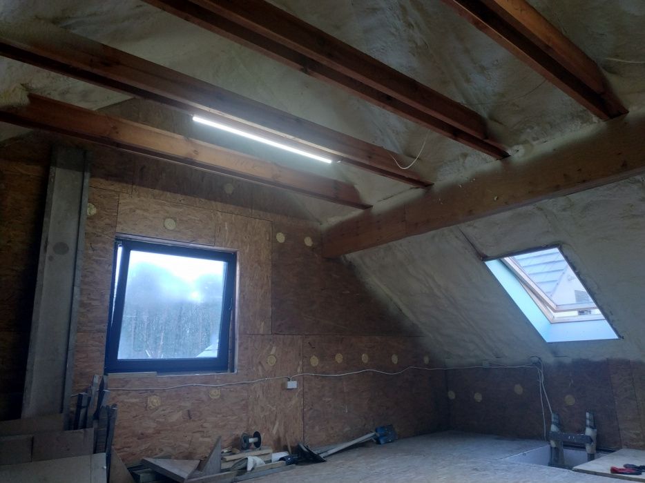 Ocieplanie pianką PUR Dachu - izolacje natryskowe poddasza pianą