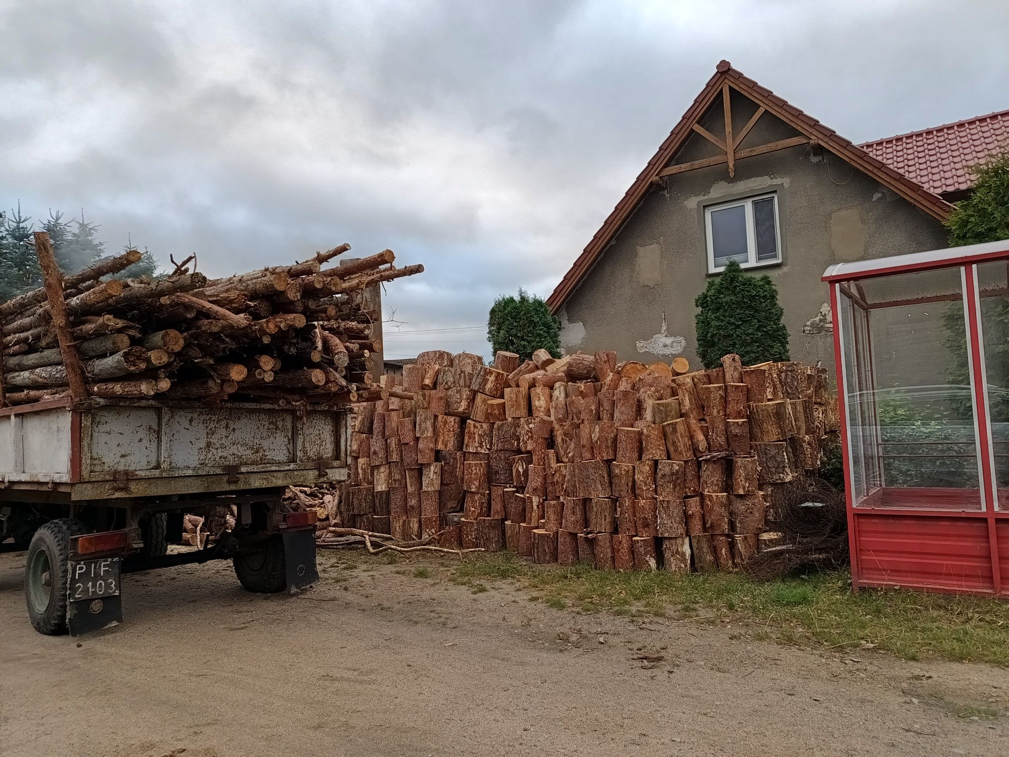 Drewno kominkowe, opałowe, pocięte, połupane,sezonowane.