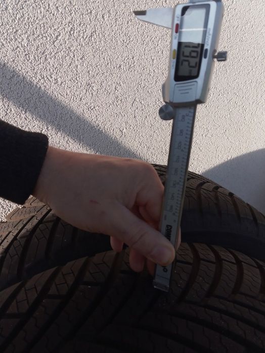 Opony wielosezonowe całoroczne  235 /55/r18 2 szt