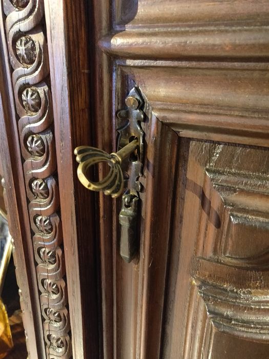 Móvel Antigo de sala em Madeira Maciça – excelente estado