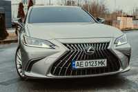 Lexus ES 250 Launch Edition