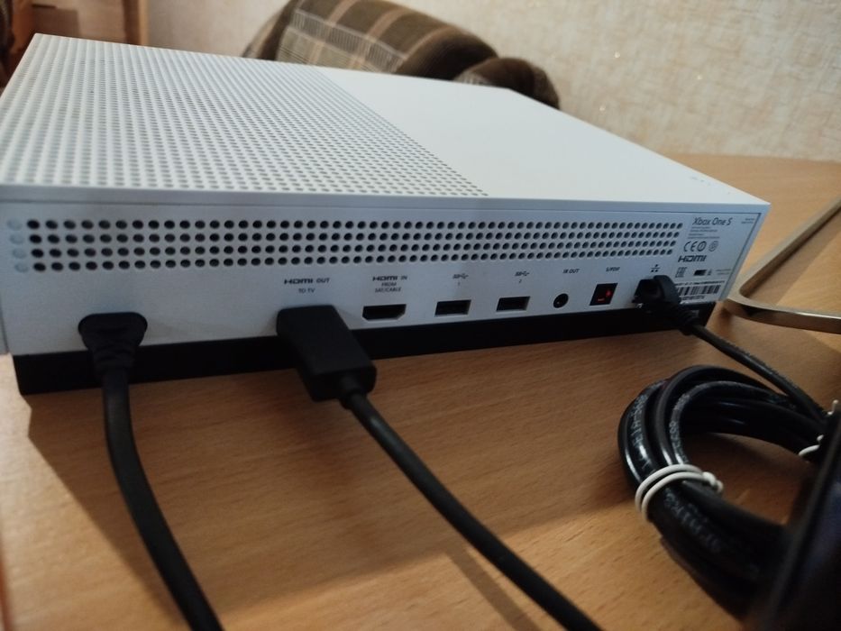 Игровая консоль Xbox one s 1tb