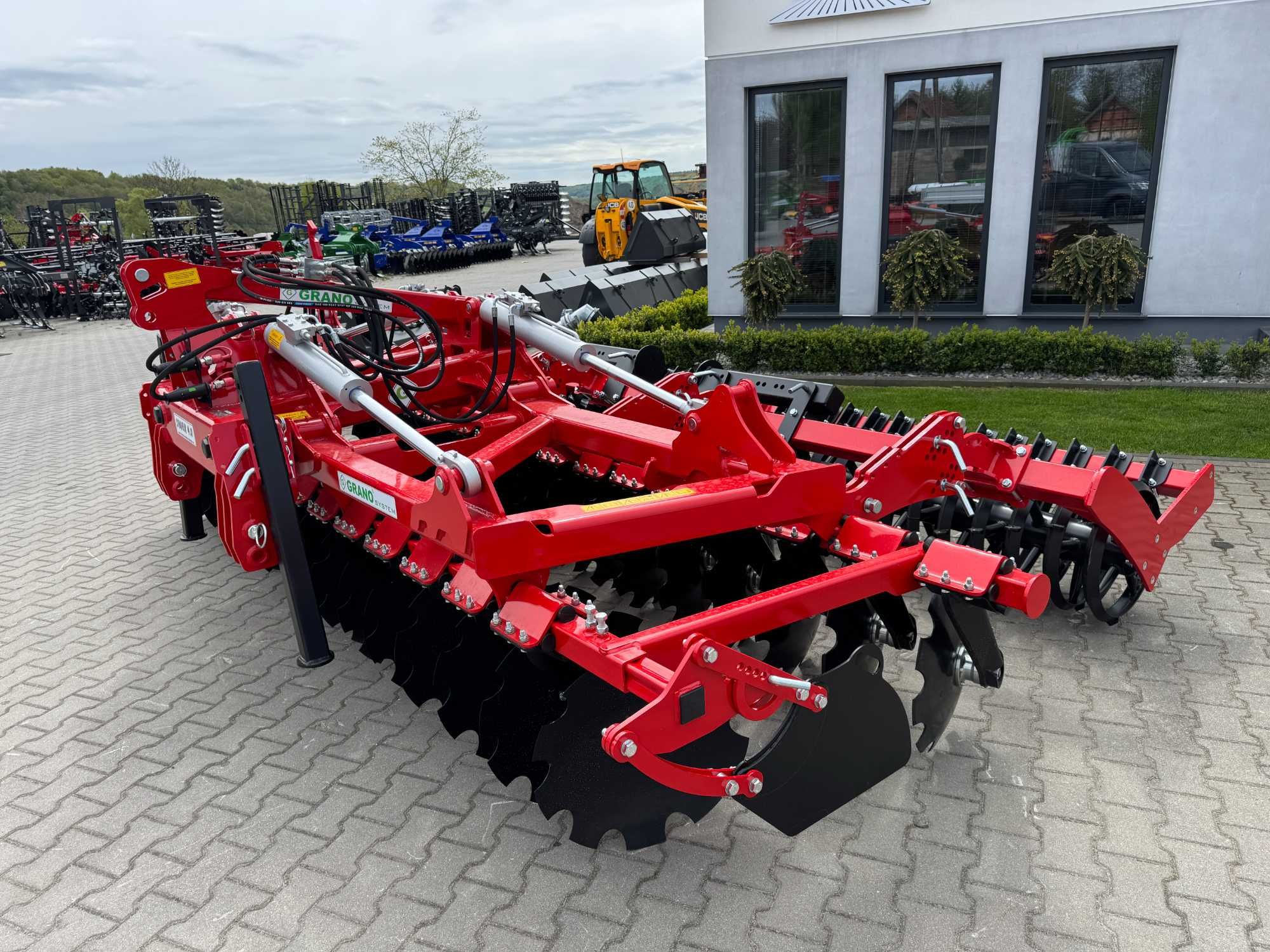 Brona Shark SHS 4,0 m hydraulicznie składana zawieszana GRANO SYSTEM