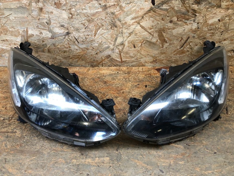 lampa/reflektor przedni lewy prawy Mazda 2