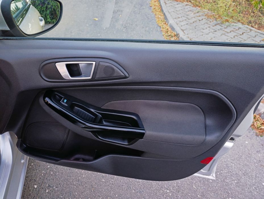 FORD FIESTA carro a gasolina - econômico ideal para a cidade