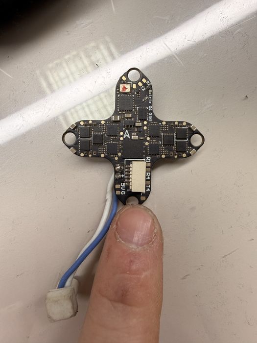 Політрий контроллер, чотири акамулятора 1s 850mAh та зарядка 1s