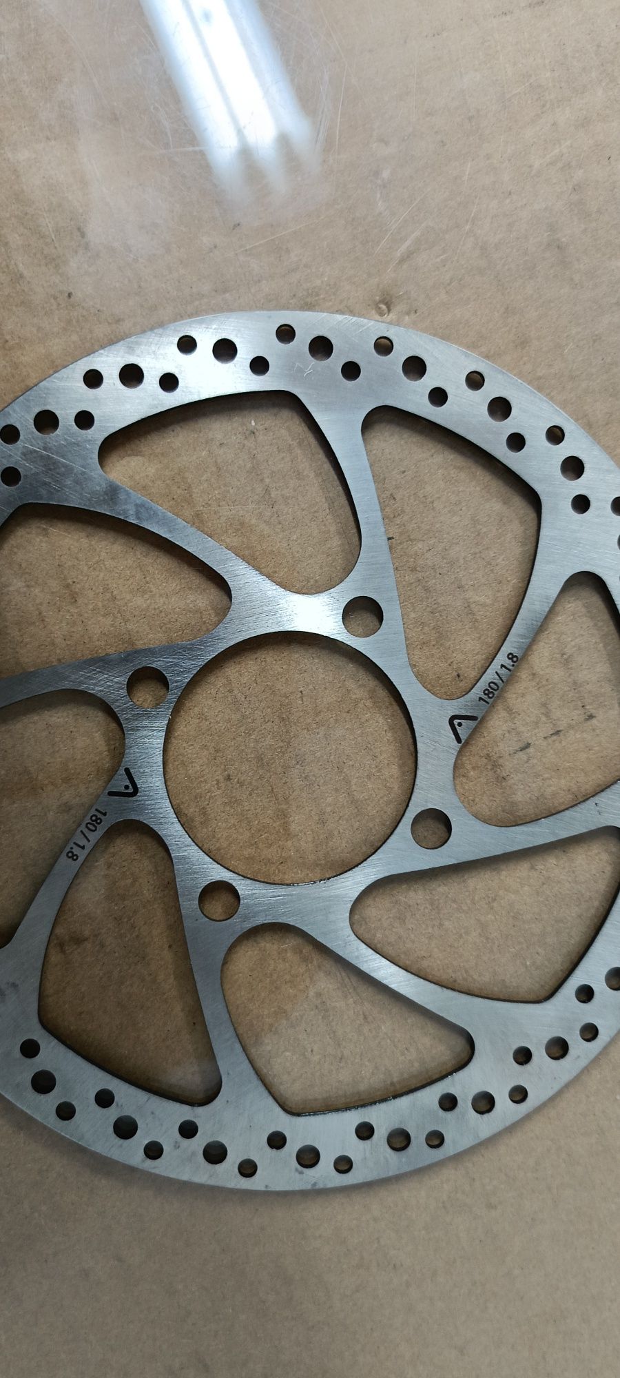 Tarcza hamulcowa do Piasty Rohloff . 4 śruby. 180mm