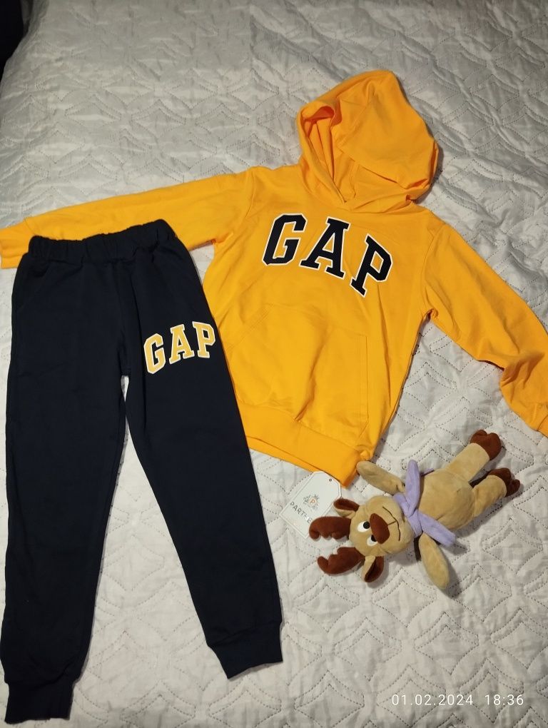 Костюм GAP 6,7,9 років