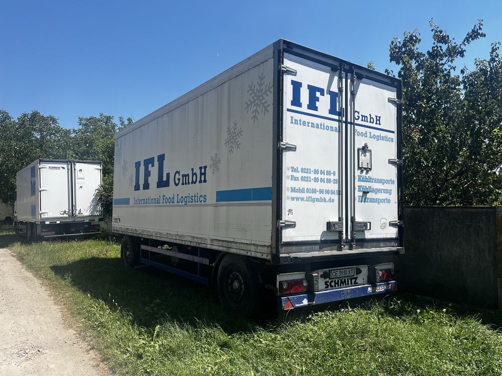 Причіп Schmitz .