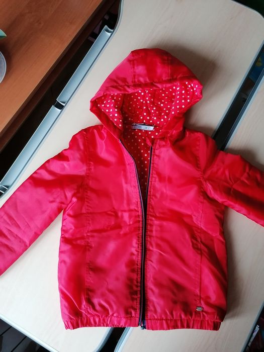 Курточка / ветровка на девочку 128 размера