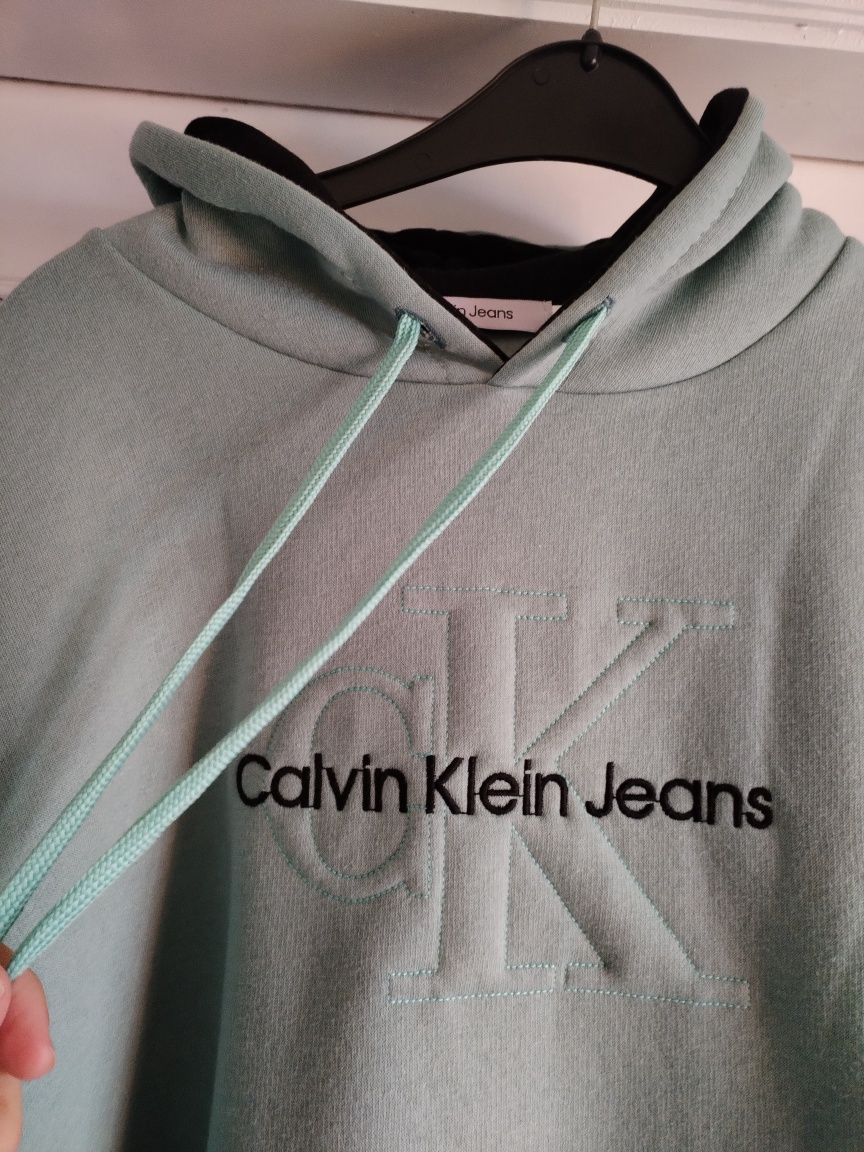 Sweater nova  Calvin Klein tam XL