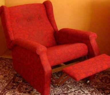 Dwa  wygodne fotele Relax z wysuwanym podnóżkiem