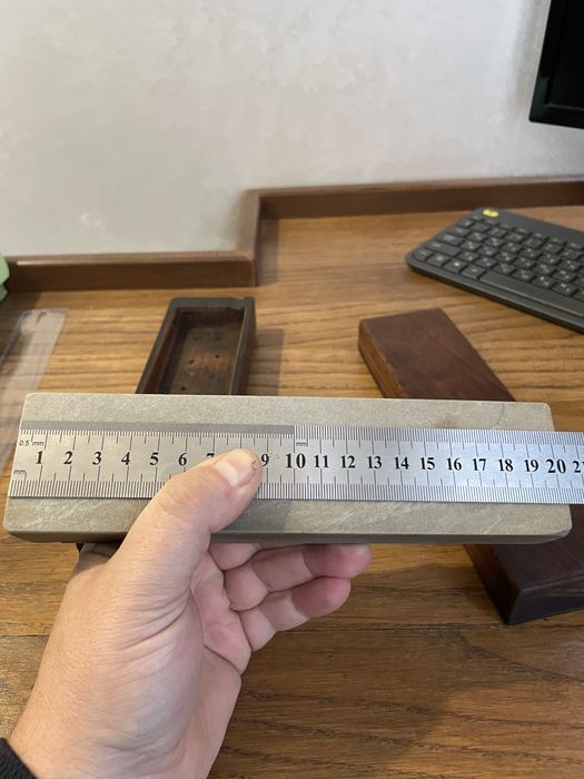 Заточний камінь, думаю що вашита але точно не знаю