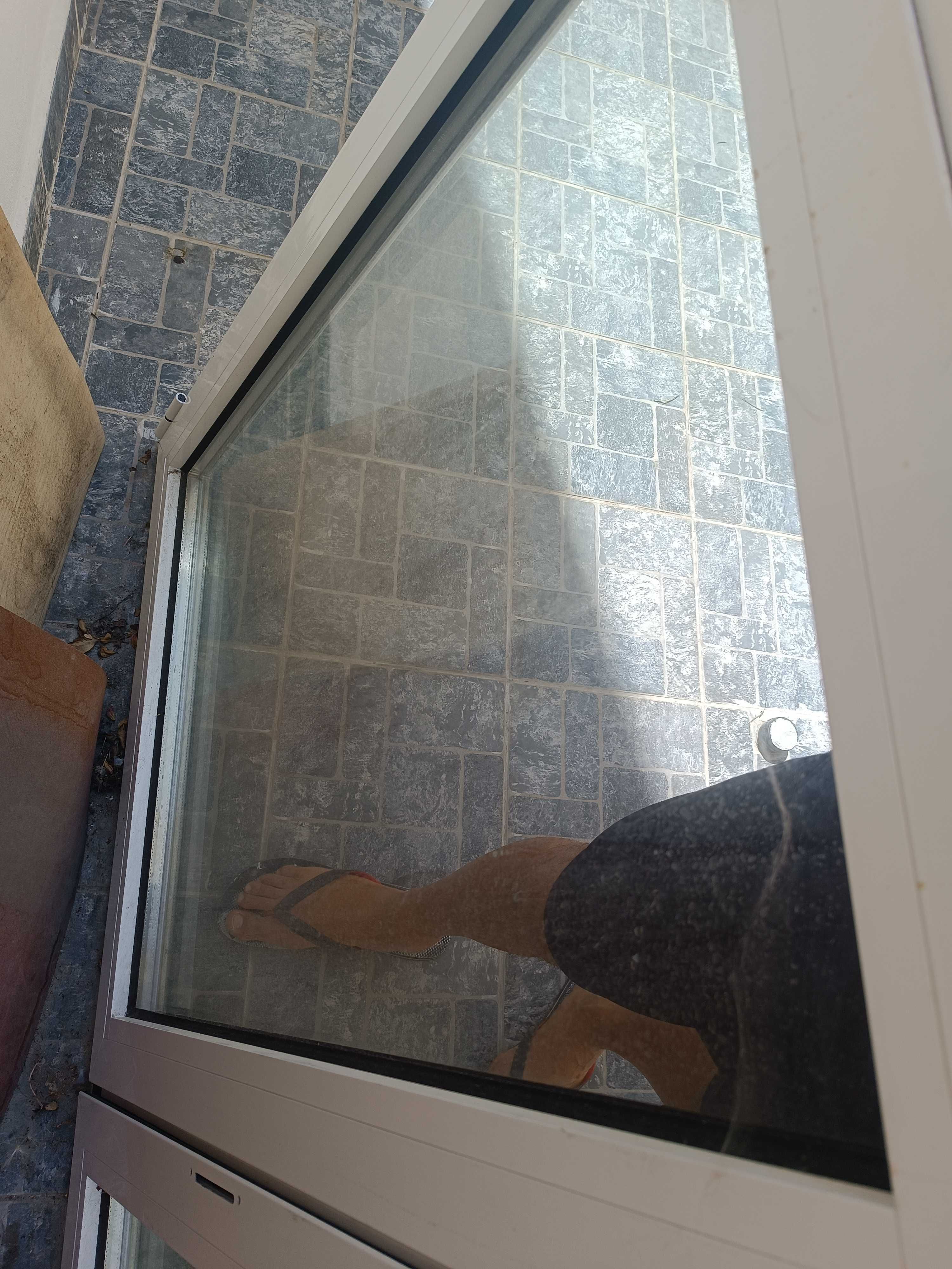 Janela alumínio de abrir com vidro duplo