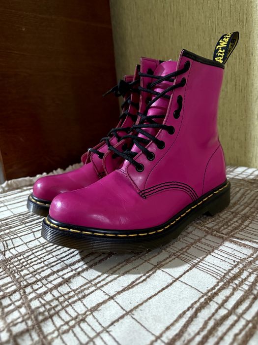 Рожеві Dr.Martens 1460