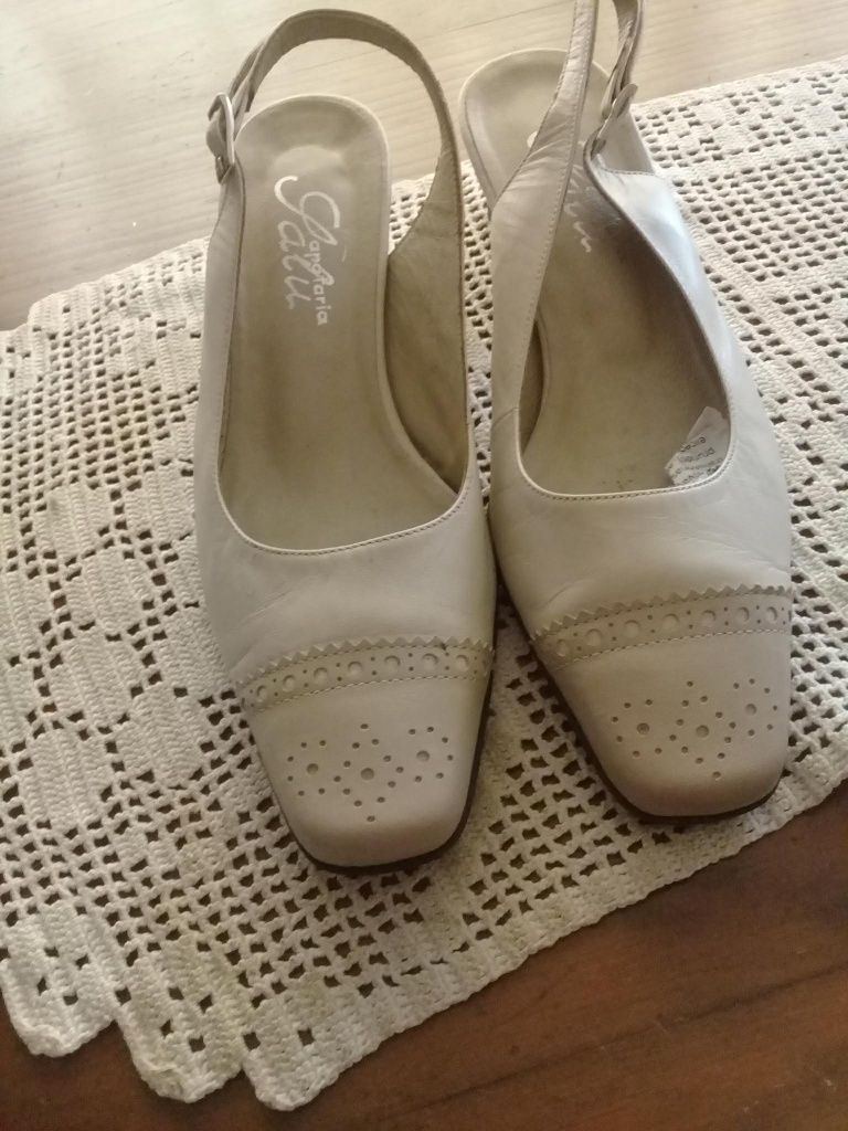 Sapatos  nr 40 e nr 35,36