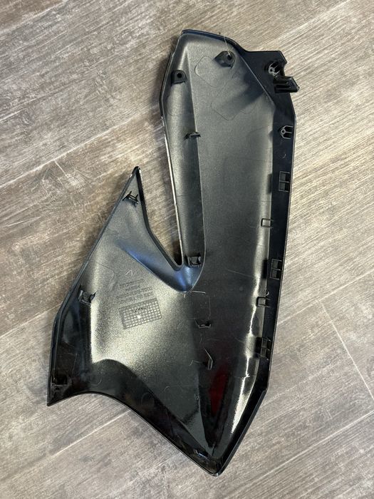 Czacha lewa owiewka honda forza 125 lub 300 rok 18-20